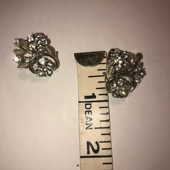 VTG Coro Rhinestone Flower Floral Clip On Earrings 1” - Picture 6 of 6